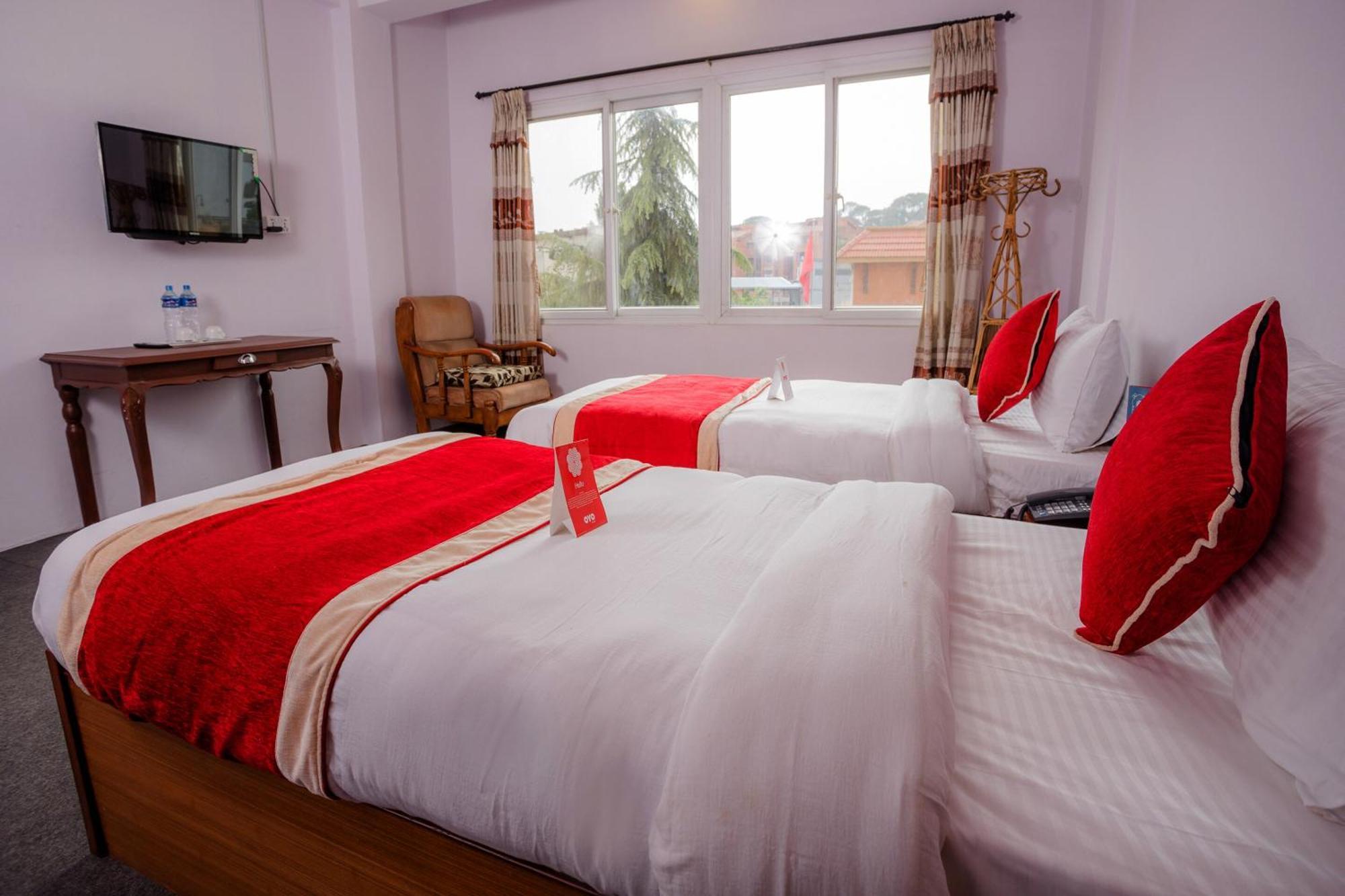 Oyo 135 Lost Garden Apartment And Guest House Катманду Екстер'єр фото