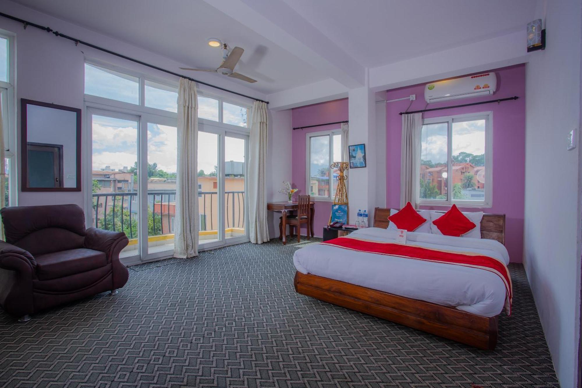 Oyo 135 Lost Garden Apartment And Guest House Катманду Екстер'єр фото